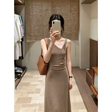 批发<b class='q'>夏</b>季重要场合的名媛气质女神范无袖长裙大方得体高级感吊带连衣裙