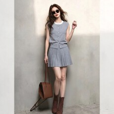 批发<b class='q'>夏</b>季新款高级感女装出片漂亮洋气衣服灰色无袖开衫马甲百褶裙套装