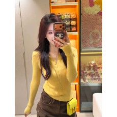 批发韩系Polo领黄色长袖针织打底衫女秋季独特漂亮内搭<b class='q'>修身</b>短款小上衣