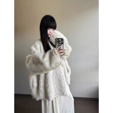 批发仿水貂毛绒蝙蝠袖皮毛一体外套女<b class='q'>秋</b>冬季慵懒风披肩环保毛毛大衣女