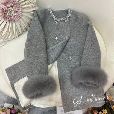 批发2025冬季新款女装绵羊毛珠钻圆领双排扣外套宽松款羽绒大衣