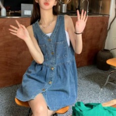 批发春夏2026新款无袖背心牛仔<b class='q'>连衣裙</b>女韩版宽松小个子休闲吊带短裙子