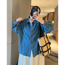 批发女装秋冬新款百搭叠穿<b class='q'>牛仔</b>蓝衬衫宽松撞色纽扣衬<b class='q'>衣外套</b>女