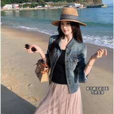 批发岛歌夫人2026新款今年流行爆款复古正肩收腰修身短款牛仔外套女春