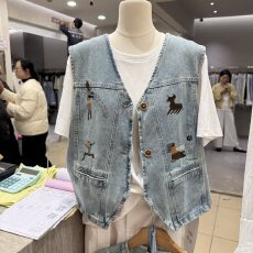 批发复古刺绣牛仔马甲<b class='q'>女装</b>无袖宽松坎肩背心外套设计感小个子春款新款