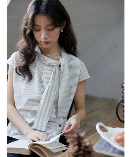 일상 세로 줄무늬 반팔 여성 셔츠 여름 비대칭 디자인 센스 리본 칼라 심지어 어깨 소매 맨위