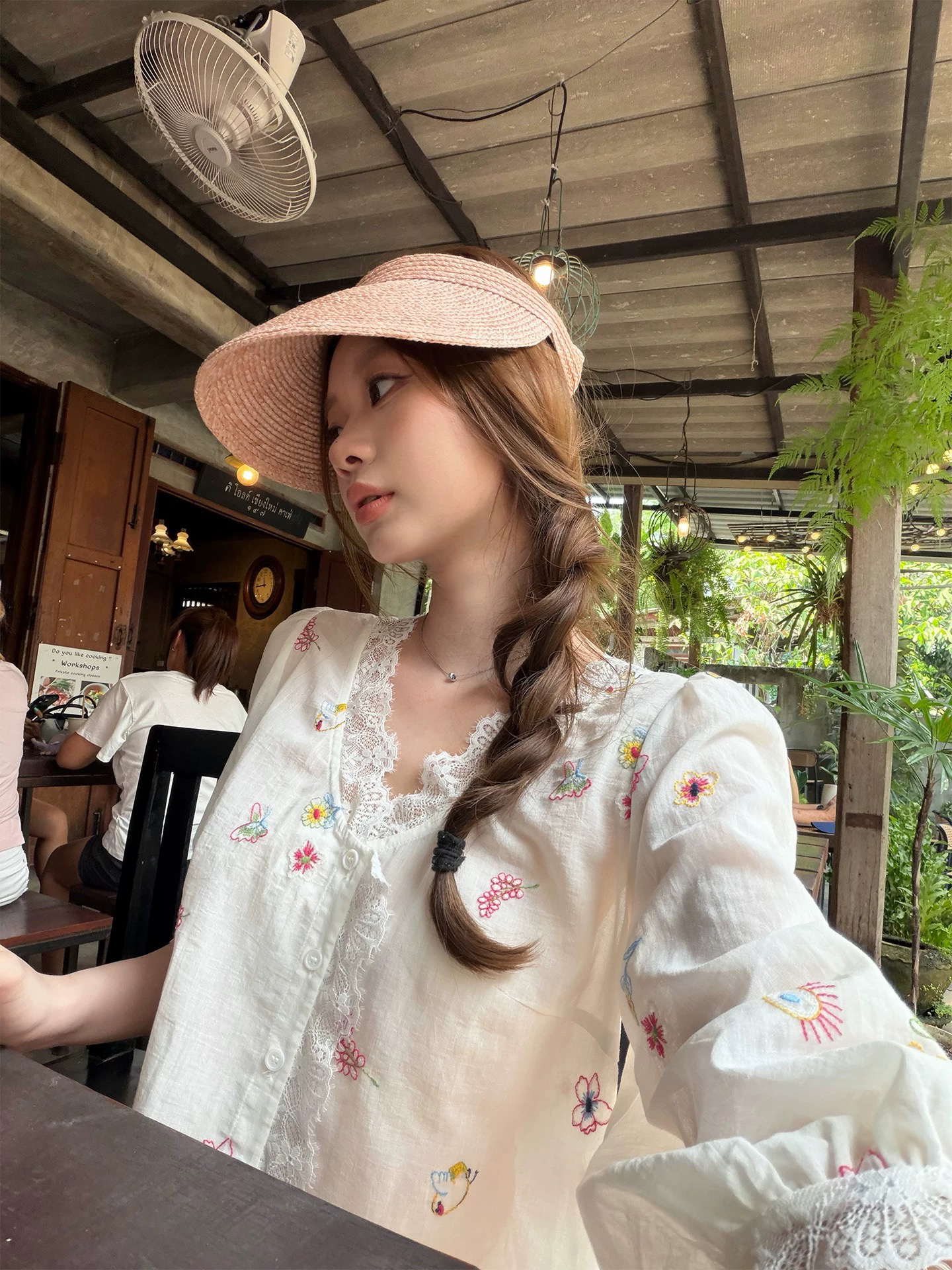 im ~까지 화이트 티 lace 소녀 레이스 V넥 라이 경기 서울 아마 자수 짧은 맨위