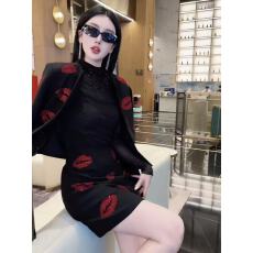 批发秋冬轻奢设计高品质【烈焰红唇】烫钻修身短外套+半身短裙套装女