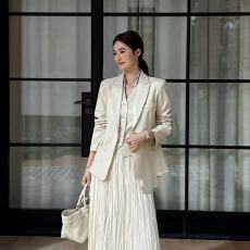 批发【老钱世家】小个子卡其色西装马甲半身裙三件套<b class='q'>女士</b>春季新款套装