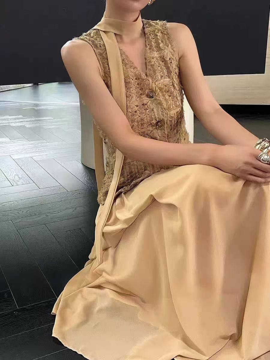 2026 프랑스식 레트로 자수 V넥 민소매 작은 샤넬 스타일 조끼 여자 여름 하이웨이스트 슬림해 보이는 빅 플레어 스커트 투피스 세트