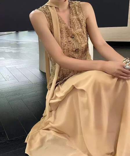 2026 프랑스식 레트로 자수 V넥 민소매 작은 샤넬 스타일 조끼 여자 여름 하이웨이스트 슬림해 보이는 빅 플레어 스커트 투피스 세트