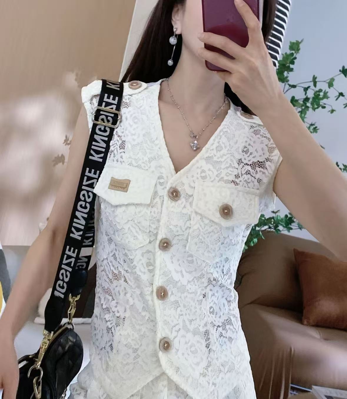 2026 여름 새로운 품격 작은 샤넬 스타일 V넥 레이스 홀로우 아웃 맨위 스트레이트 레이스 와이드 레그 팬츠 투피스 슈트