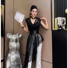 批发欧货女装-夏季新款蕾丝不规则设计上衣时尚轻奢减龄上衣配腰带