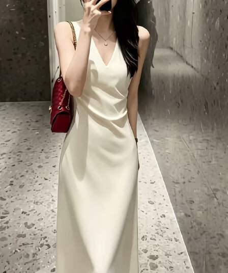 빛 요리 한 우아함 바람 검정색 V넥 민소매 여성 드레스 여름 새로운 고급 센스 몸매 가꾸기 슬림해 보이는 품격 롱 스커트