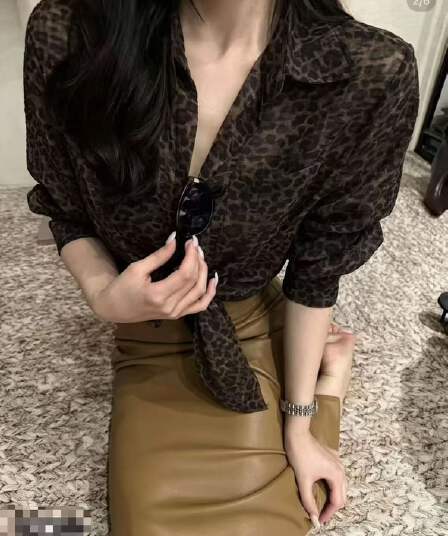 아메리칸 핫걸 레오파드 무늬 POLO 칼라 긴팔 여성 셔츠 여름 새로운 섹시함 품격 허리 수축 슬림해 보이는 패션 맨위