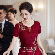 批发2026夏季新款高端喜妈妈礼服年轻高贵新款喜婆婆婚宴装<b class='q'>连衣裙</b>