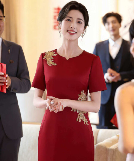 2026 여름 새로운 결혼식 엄마 예복 고귀한 결혼 치파오 안녕하세요. 시어머니 결혼 연회 로드 중 빨간색 안녕하세요. 서비스