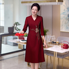 批发<b class='q'>妈妈</b>婚宴礼服2026春秋新款年轻喜婆婆国庆结婚大码旗袍<b class='q'>连衣裙</b>红