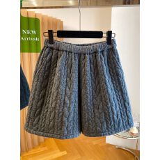 批发<b class='q'>大码</b>300斤麻花灰色羊毛<b class='q'>短裤</b>女冬宽松显瘦百搭a字版靴裤