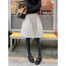 批发韩系复古温柔碎花裙短裙半身裙女2026秋冬款杏色花苞裙时尚A字裙