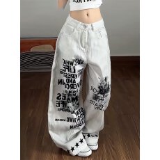 批发设计感做旧字母印花阔腿<b class='q'>牛仔裤</b>女夏薄款2026新款<b class='q'>时尚</b>显瘦弯刀裤子