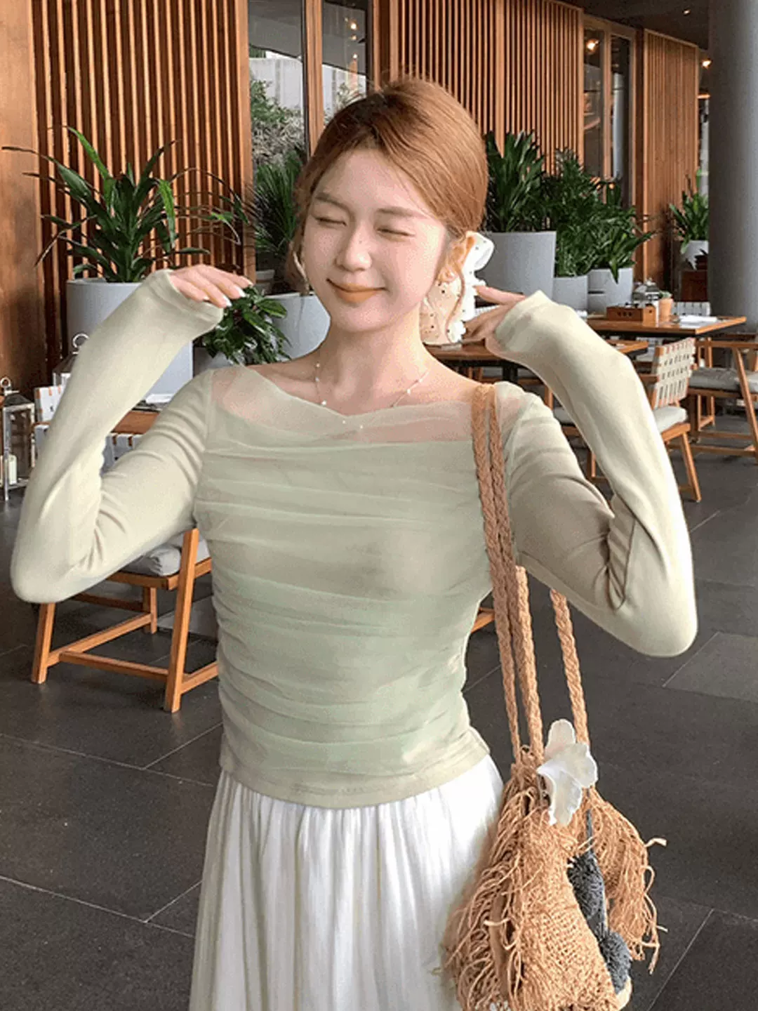 프랑스식 비스듬한 어깨 망사 패치워크 긴팔 티셔츠 여성 조기 봄 2026 새로운 디자인 센스 고유 한 슈퍼 잘 생긴 맨위