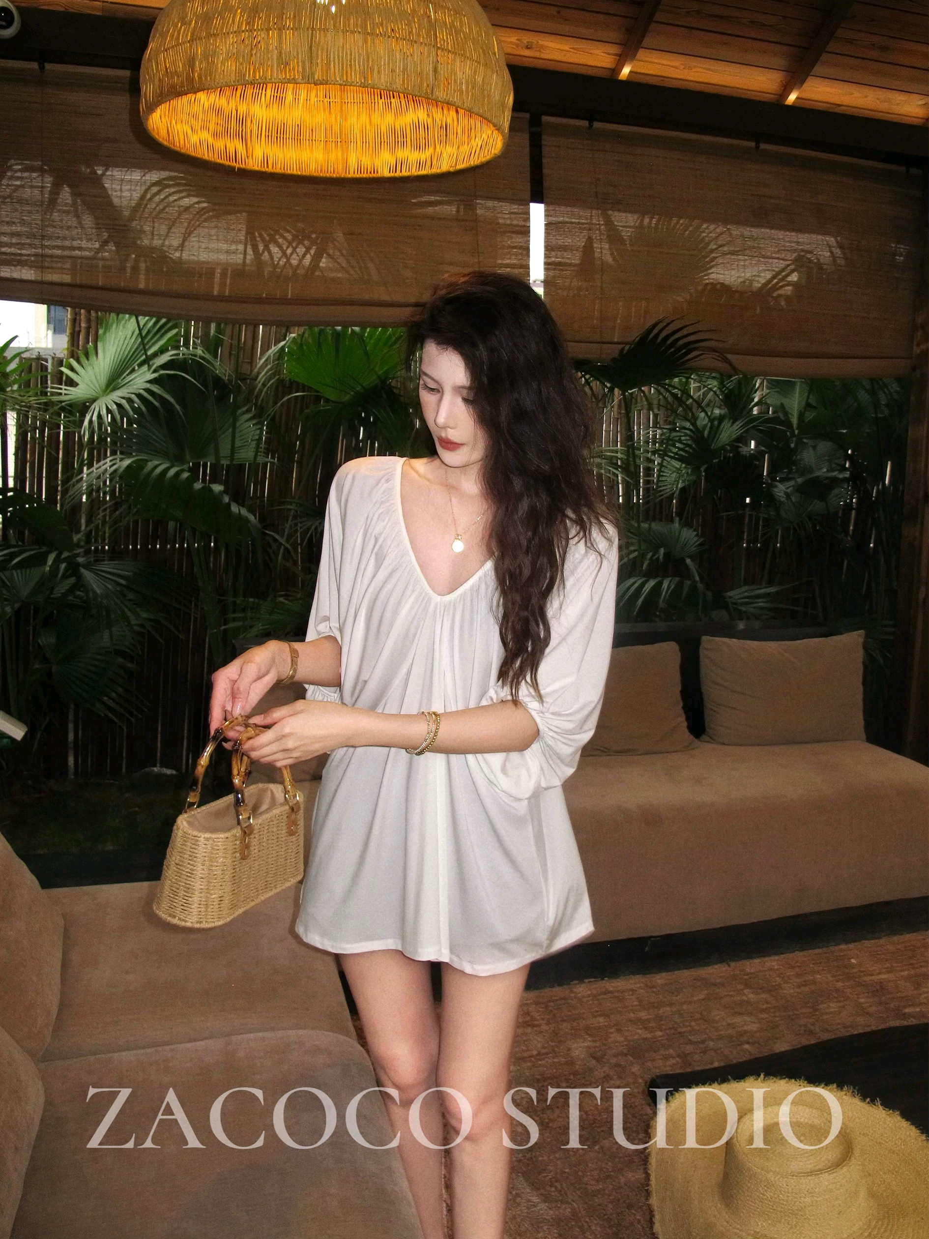 zacoco 봄 휴가 바람 V넥 화이트 셔츠 여성 새로운 루즈핏 슬림해 보이는 품격 다용도 캐주얼 맨위