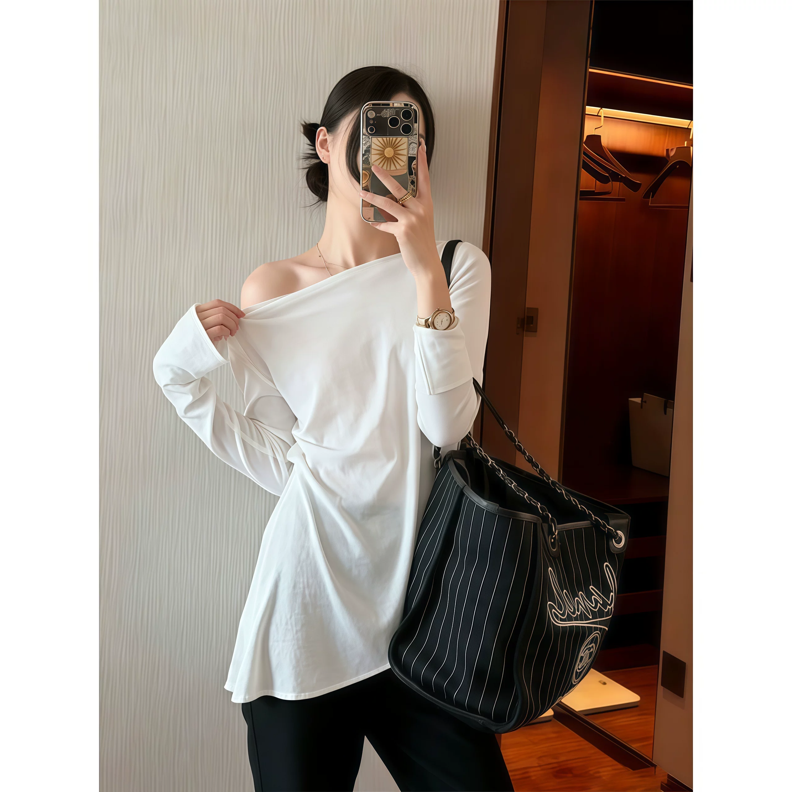 느긋한 바람 오프숄더 긴팔 티셔츠 여성 새로운 루즈핏 슬림해 보이는 불규칙 밑단 중간 길이 도루 센스 캐주얼 맨위