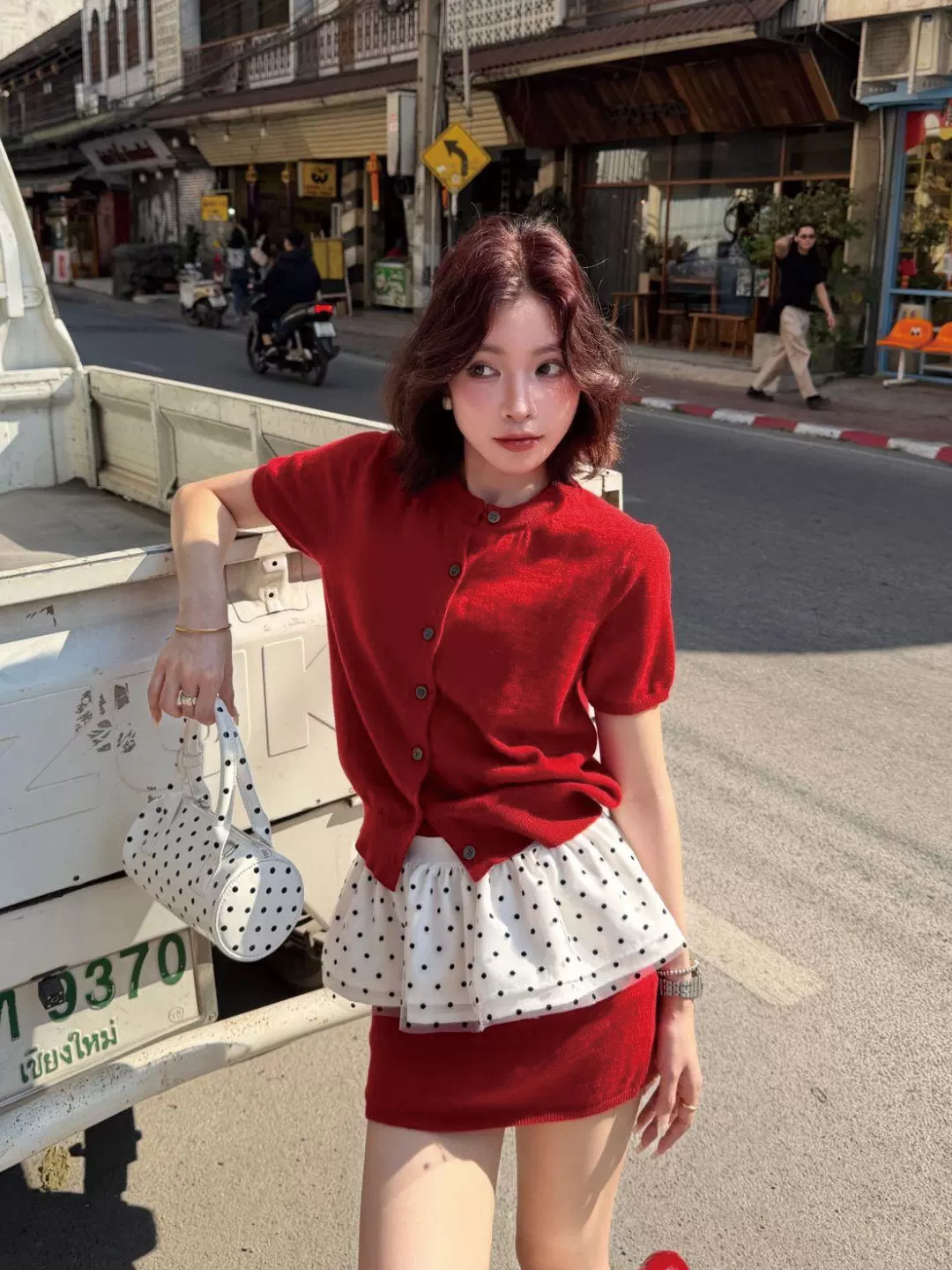 2026 년 봄 여름 착용 가져 가라. 전체 집합 한 부서 달콤함 반팔 니트 스웨터 스택 착용 방귀 커튼 반신 스커트 3종 세트