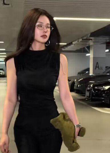 한 부서 디자인 센스 민소매 주름 조끼 여성 2026 여름 외출용 순수한 욕망 바람 핫걸 꼬집기 허리 슬림해 보이는 얇은 맨위