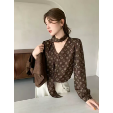 批发复古V领飘带印花衬<b class='q'>衫</b>+麂皮绒单排扣马甲两件套女2026秋季百搭上衣