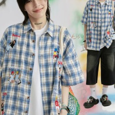 批发美式复古人物格子中性<b class='q'>短袖</b><b class='q'>衬衫</b><b class='q'>男</b>女春夏宽松百搭情侣刺绣<b class='q'>衬衣</b>潮牌