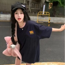 批发设计感刺绣字母上衣<b class='q'>男</b>女夏小众别致独特情侣甜妹重磅纯棉短袖t恤