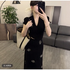 批发夏季<b class='q'>新款</b>时尚套装法式亮钻裙子气质显瘦V领短袖上衣+半身裙