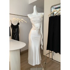 批发从一时刻  新增米白【沉星】轻奢感缎面吊带连衣裙高级订珠鱼尾裙