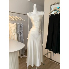 批发但你butyou白色缎面高级感吊带连衣<b class='q'>裙</b>女夏季气质长<b class='q'>裙</b><b class='q'>伴娘</b>服小礼服