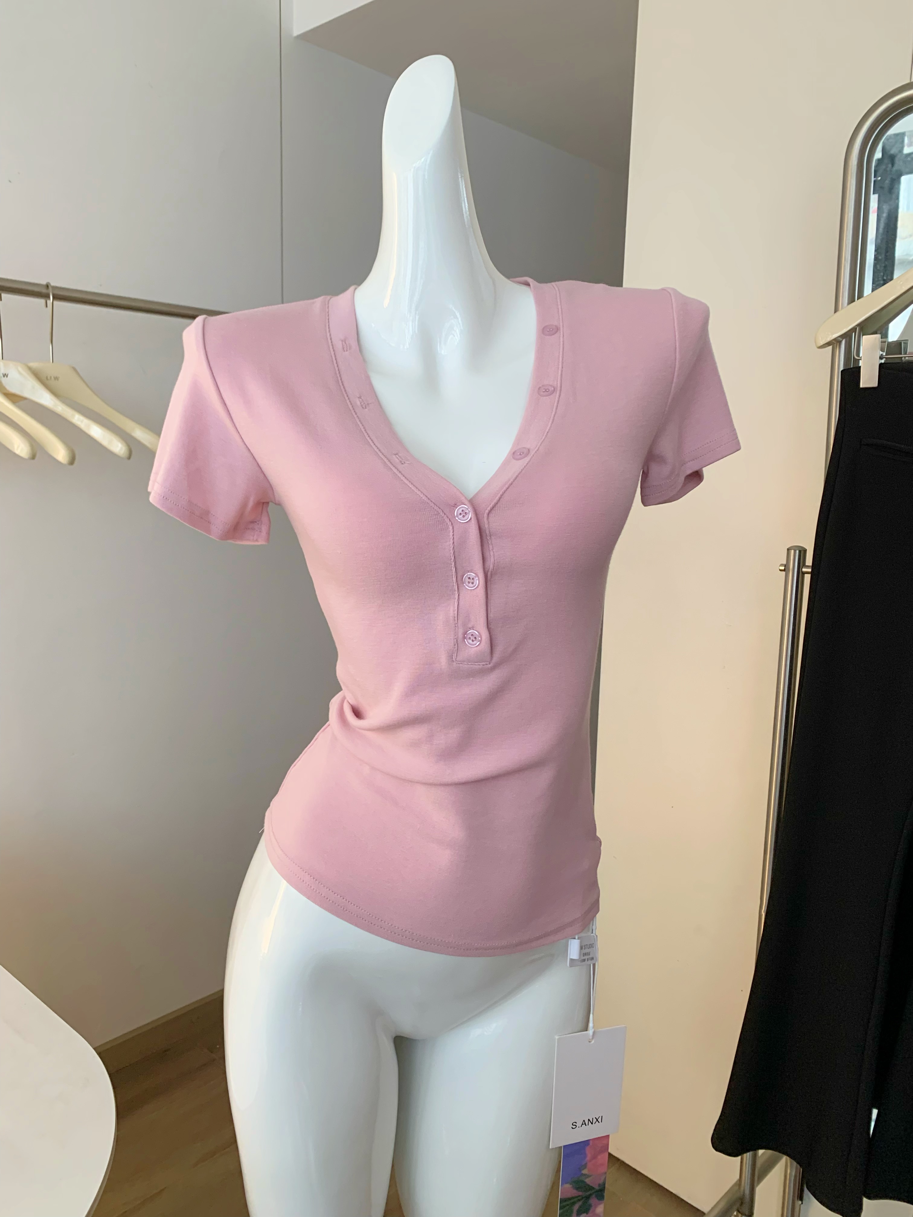 skk store 몸 마술 디자인 센스 헨리 V넥 쇼트 스타일 섹시함 반팔 티셔츠 다용도 맨위 여성 여름