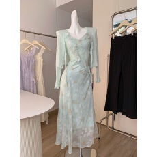 广州十三行度假风吊带连衣裙女夏荷叶边长裙杏色无袖浪漫温柔裙