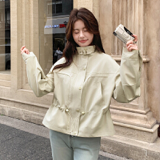 批发26<b class='q'>春</b>抽绳收腰防风扣冲锋衣外套 P125 K188