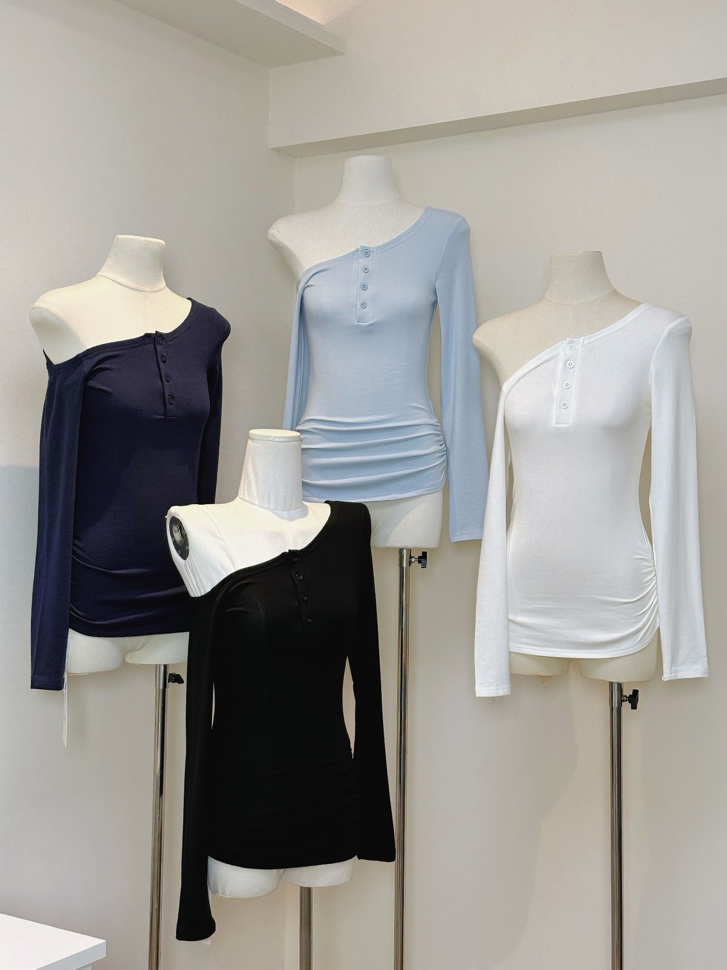 性感纯欲斜肩长袖T恤女春夏修身显瘦设计感上衣露肩体恤