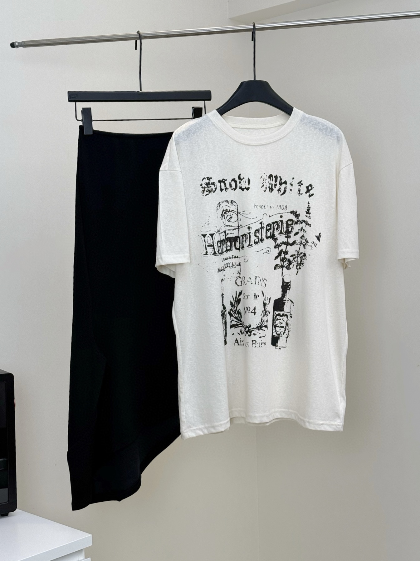 대 주요 추진력 종이 사람들 t 작은 대중 얼룩덜룩 한 마 오래된 균열 낙서 프린트 반팔 티셔츠