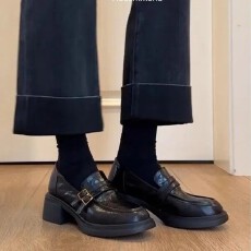 批发厚底乐福鞋女英伦风<b class='q'>春</b>秋新款一脚蹬粗跟单鞋复古小皮鞋