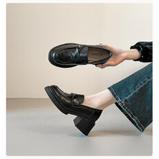 批发<b class='q'>英伦</b>厚底增高皮鞋2026山茶花春季新款乐福鞋单鞋复古一脚蹬单鞋