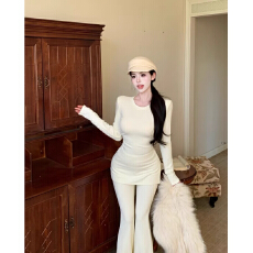 批发气质辣妹风时尚套<b class='q'>装</b>女冬季新款修身显瘦圆领T恤微喇叭长<b class='q'>裤</b>两件套