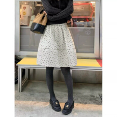 批发韩系复古温柔碎花裙短裙半身裙女2026秋冬款杏色花苞裙时尚A字裙