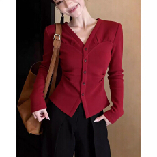 批发时尚<b class='q'>甜美</b>风红色V领百搭上衣冬季2026新款法式通勤风百搭显瘦长袖