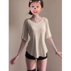 批发<b class='q'>胖</b><b class='q'>mm</b>慵懒感纯色V领短袖T恤女夏2026新款宽松遮肉显瘦百搭大码上衣