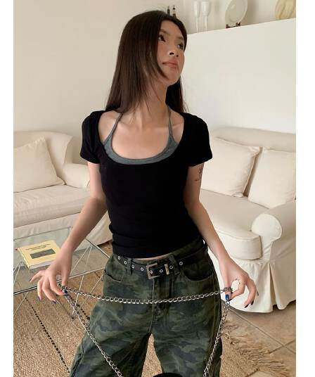 검정색 페이크 레이어드 반팔 티셔츠 여성 2026 여름 새로운 디자인 센스 chic 한 부서 착용 가져 가라. 행침 목 쇼트 스타일 맨위