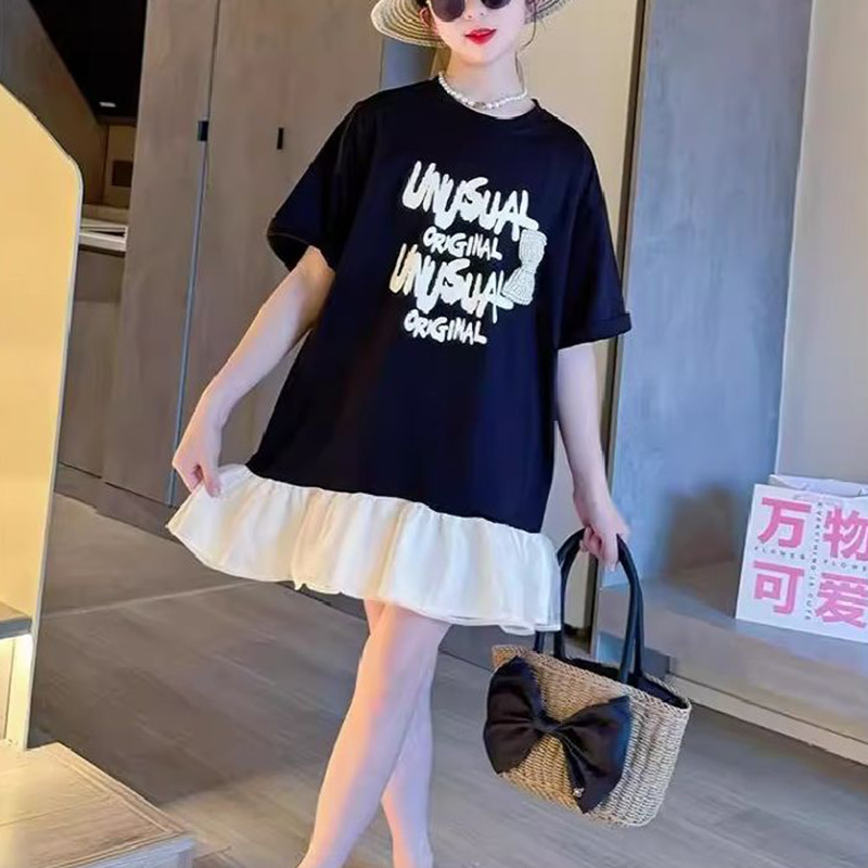 검정색 작은 키 페이크 레이어드 여성 드레스 여름 2026 새로운 루즈핏 연령 감소 디자인 센스 망사 패치워크 티셔츠