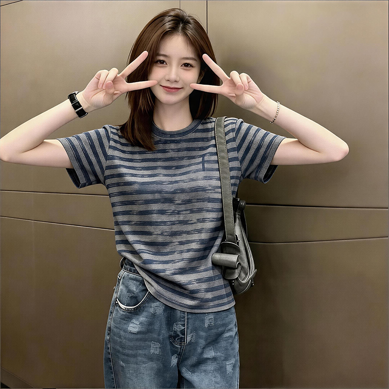 차가운 실크 차가운 면 리브 빅 사이즈 여성 2026 여름 새로운 스트라이프 라운드 넥 반팔 티셔츠 슬림해 보이는 루즈핏 맨위
